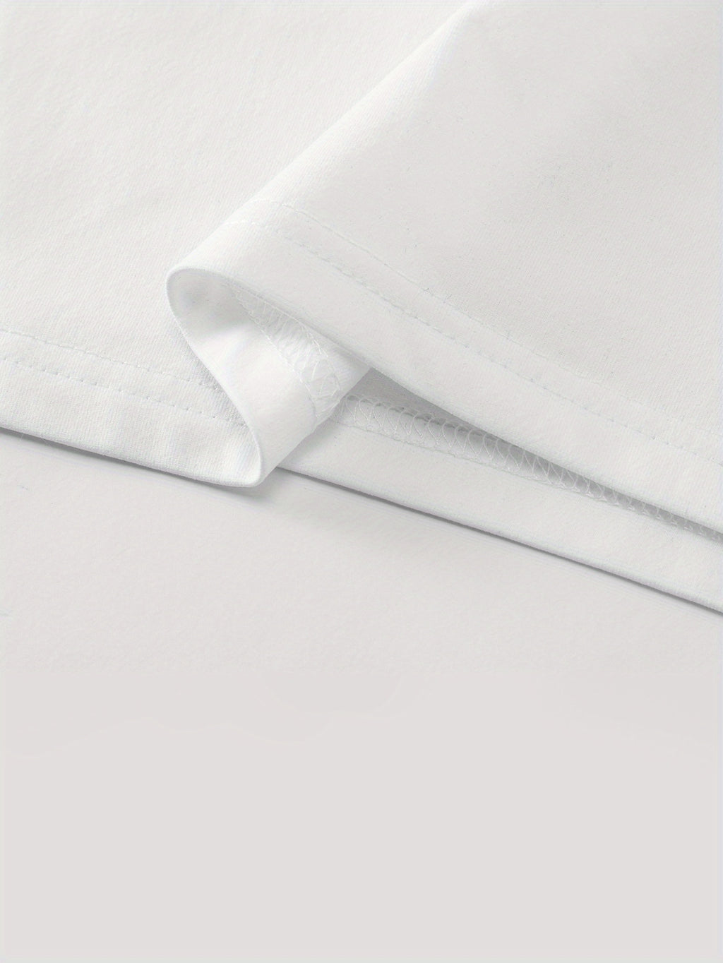 A Stylish Loose-Fitting White T-Shirt for Men with a Trendy Letter Print, Perfect for Casual Wear.